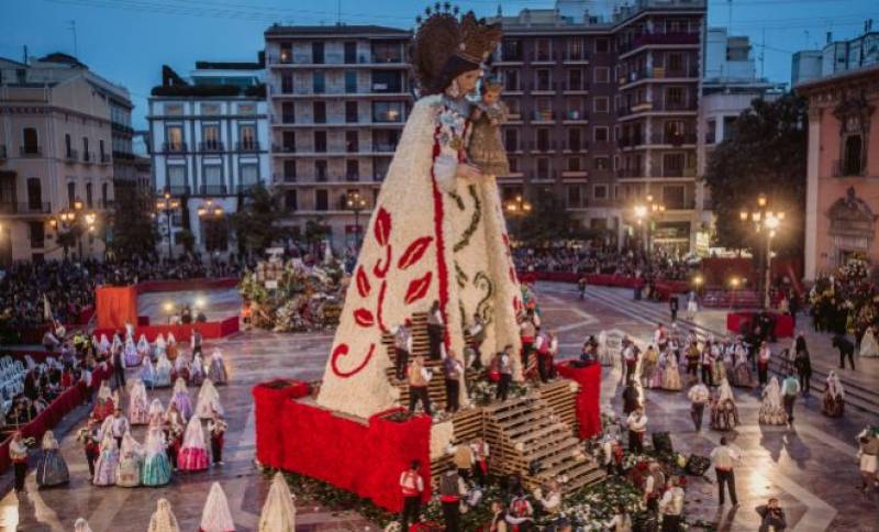 Ofrenda Virgen de los desamparados en valencia